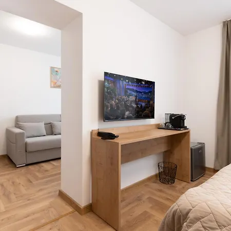 Smart Хотел *